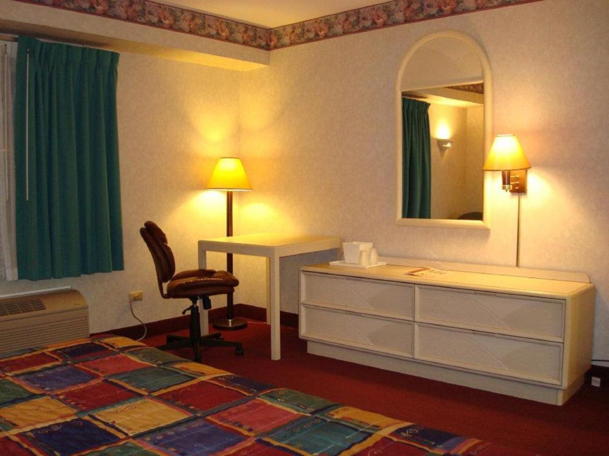 King Room at O'Hare Inn & Suites