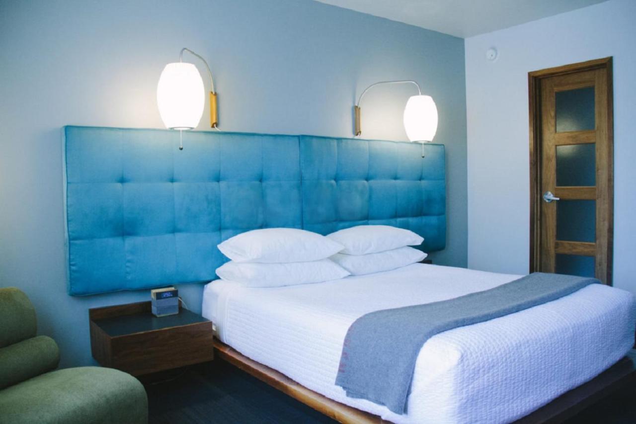 Queen Room at Modern Hotel