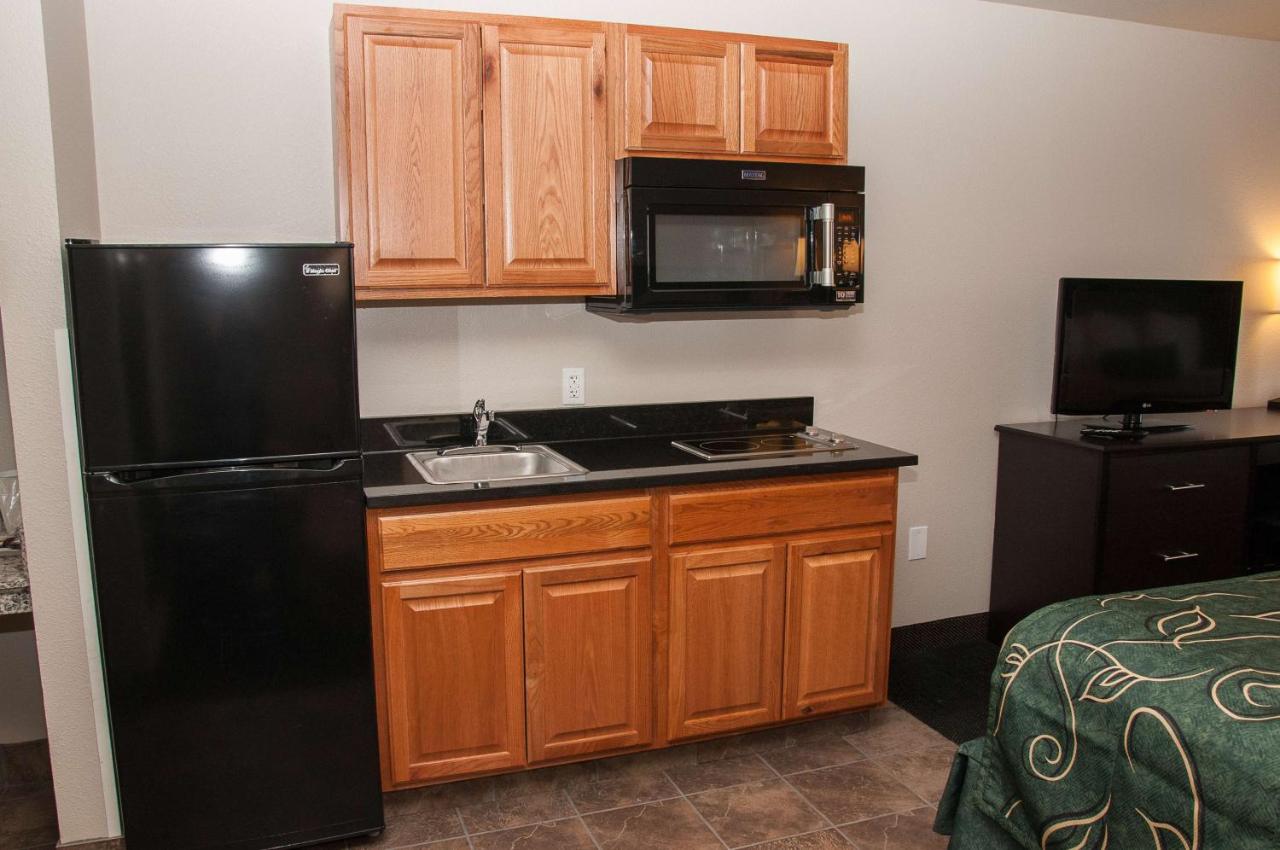 Deluxe Queen Studio - Non-Smoking at Baymont by Wyndham Elko