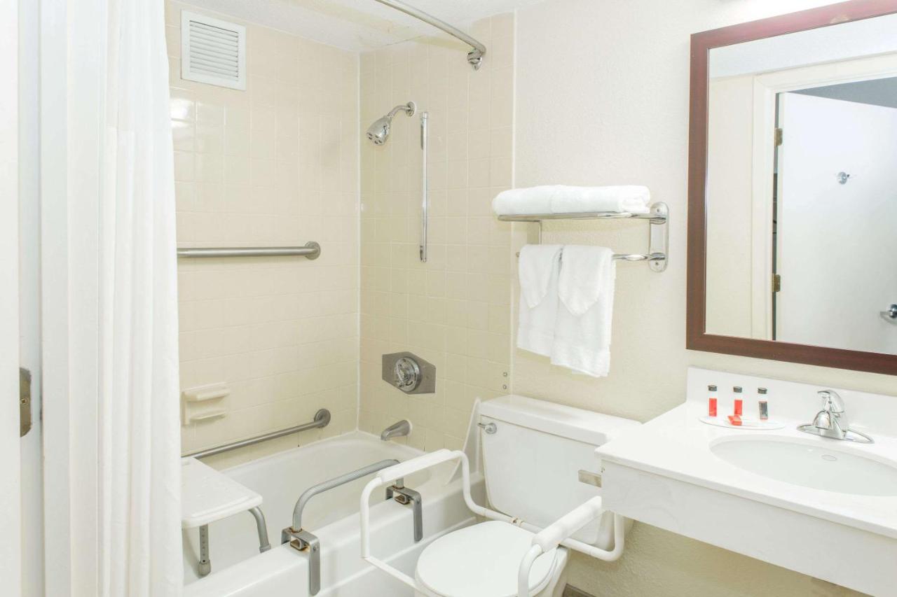 King Room - Mobility Access/Non-Smoking at Baymont by Wyndham Jefferson City
