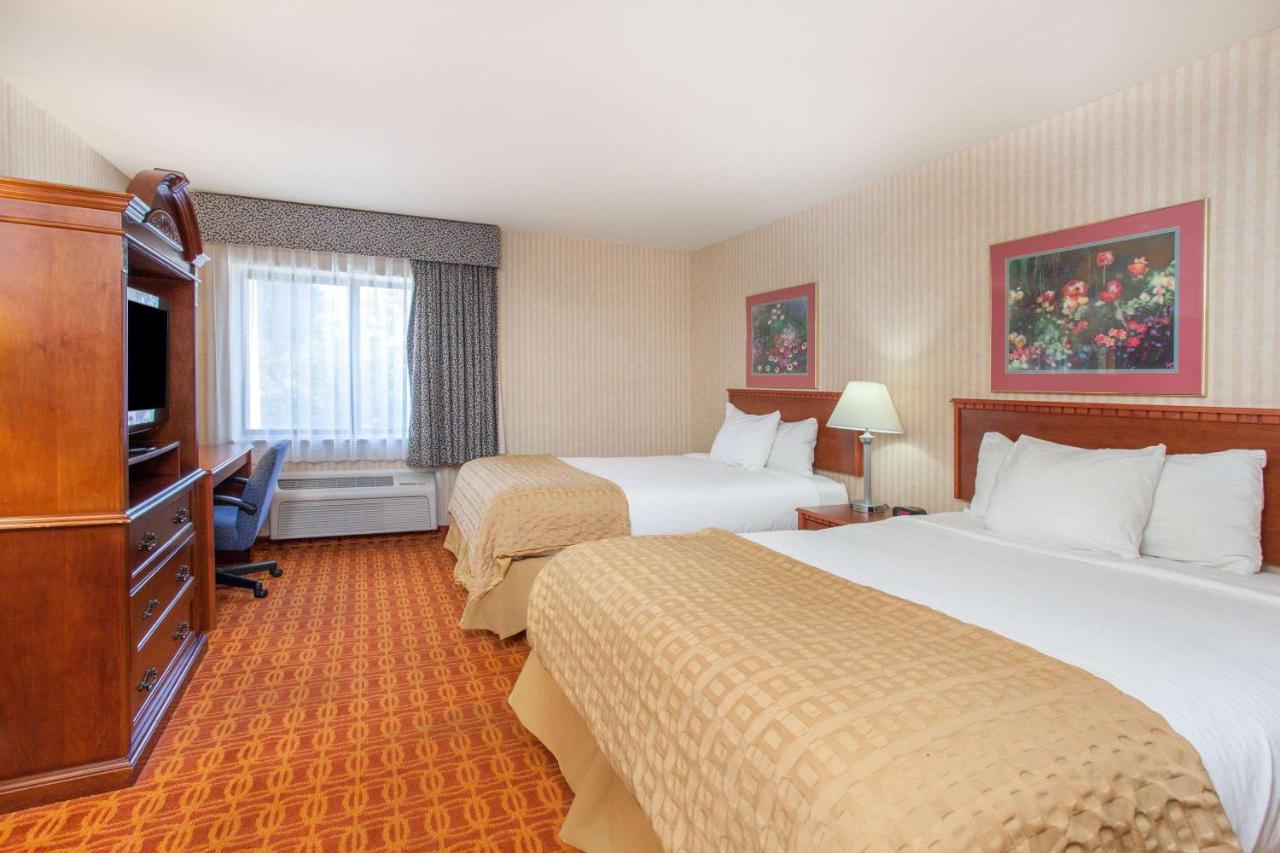 Queen Room with Two Queen Beds - Non-Smoking at Baymont by Wyndham Detroit/Roseville