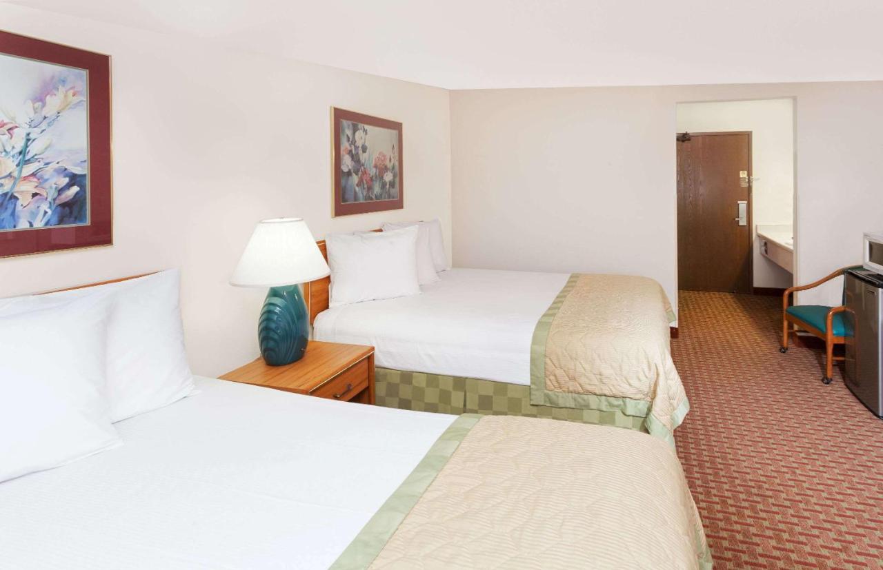 Queen Room with Two Queen Beds - Non-Smoking at Baymont by Wyndham St. Joseph/Stevensville