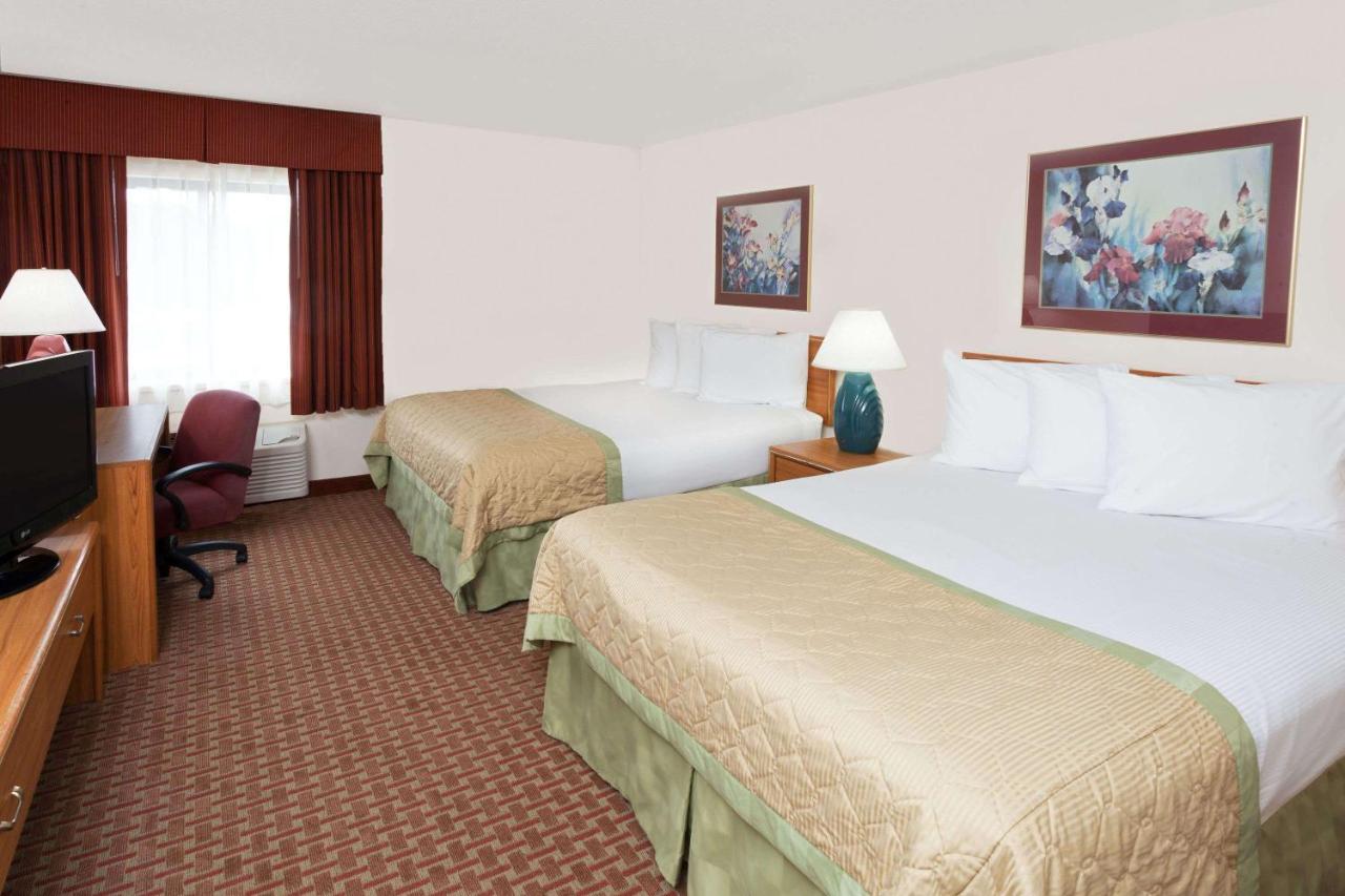 Queen Room with Two Queen Beds - Non-Smoking at Baymont by Wyndham St. Joseph/Stevensville