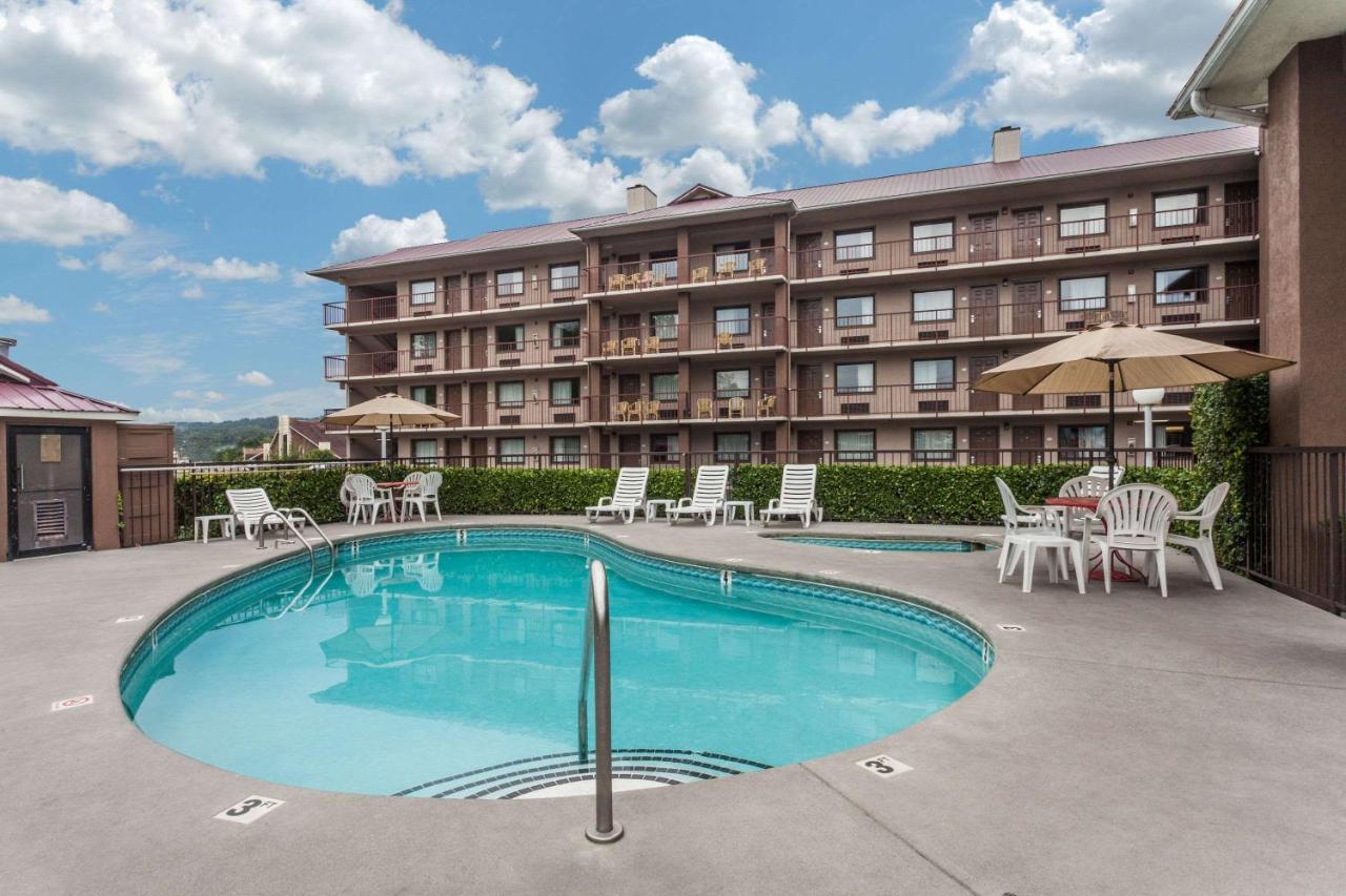 Queen Room - Non-Smoking at Baymont by Wyndham Pigeon Forge near Island Drive
