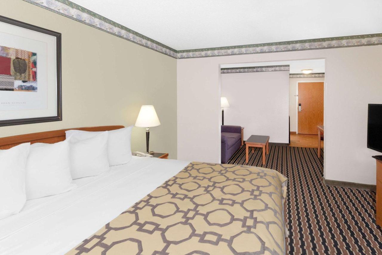 King Studio Suite - Non-Smoking at Baymont by Wyndham Fort Wayne