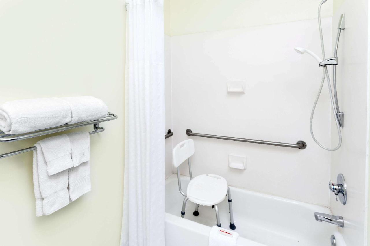 King Studio Suite - Mobility Access/Non-Smoking at Baymont by Wyndham Fort Wayne