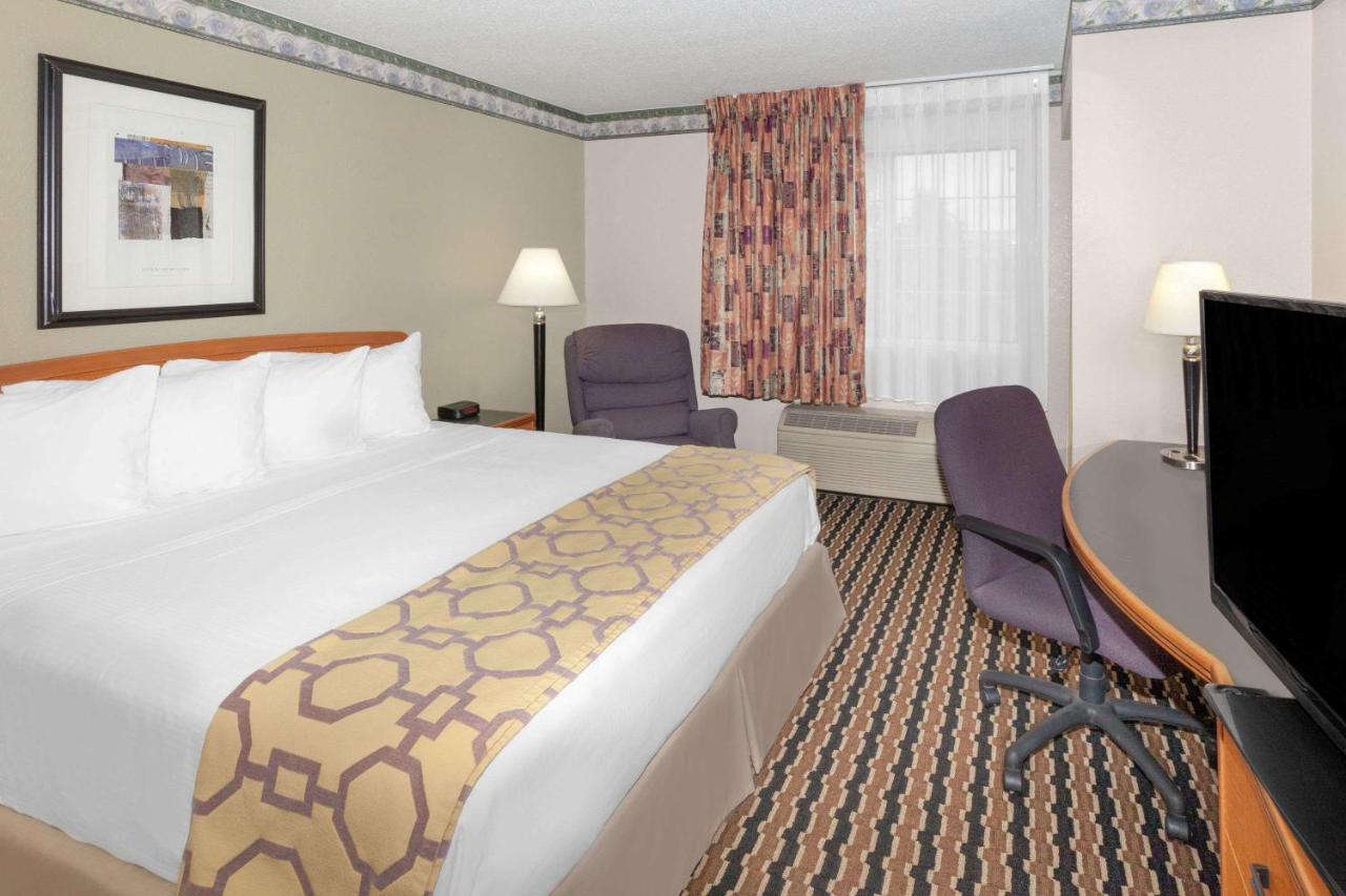 King Room - Non-Smoking at Baymont by Wyndham Fort Wayne