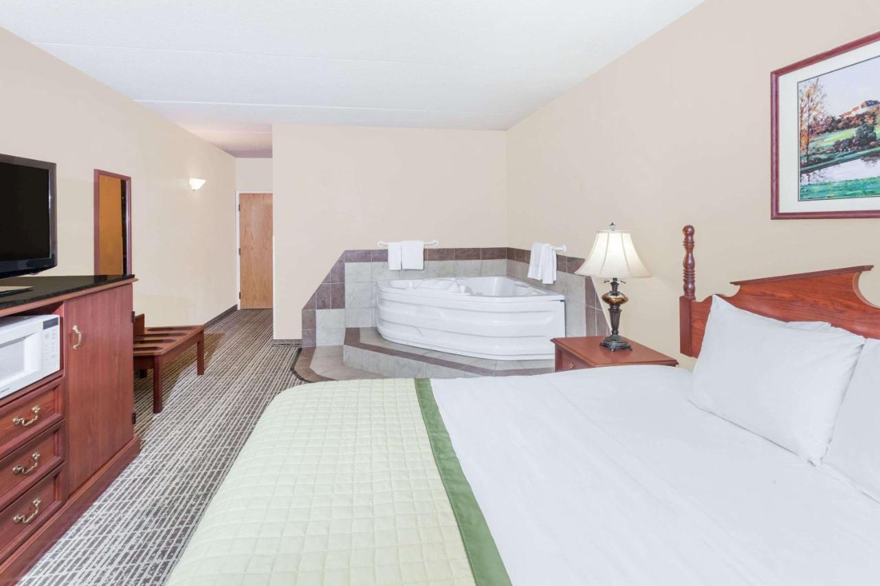 King Studio Suite, Non-Smoking at Baymont by Wyndham Elkhart