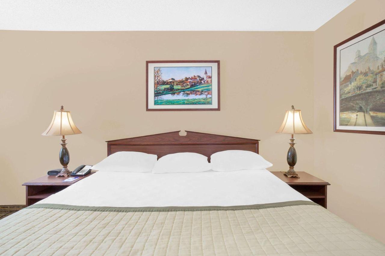 King Room- Non-Smoking at Baymont by Wyndham Roanoke Rapids