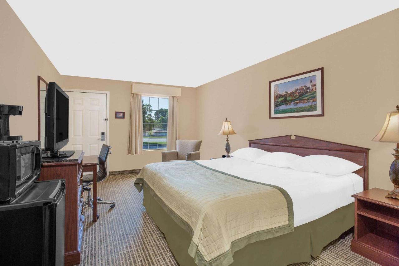 King Room- Non-Smoking at Baymont by Wyndham Roanoke Rapids