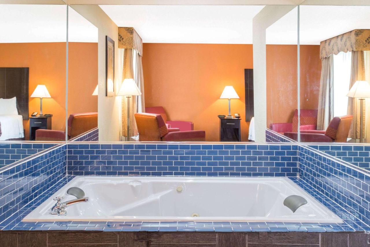 King Studio Suite - Non-Smoking at Baymont by Wyndham Muskegon