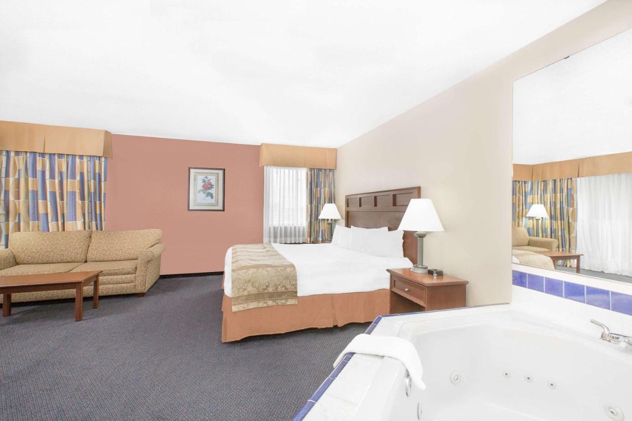 King Studio Suite - Non-Smoking at Baymont by Wyndham Boone