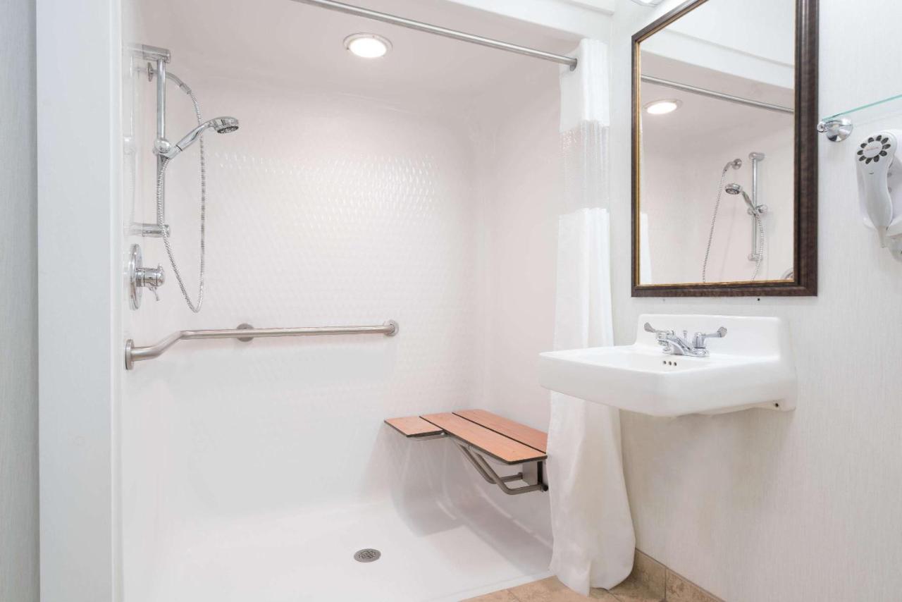 King Studio Suite - Mobility Access/Non-Smoking at Baymont by Wyndham Marshfield