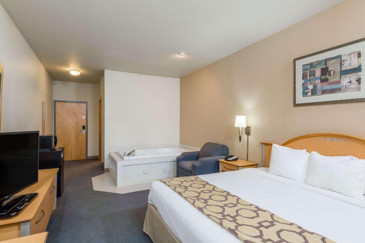 Deluxe King Room - Non-Smoking at Baymont by Wyndham Noblesville