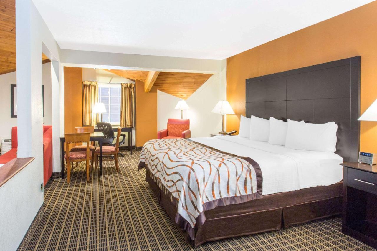 Deluxe King Studio Suite - Non-Smoking at Baymont by Wyndham Muskegon