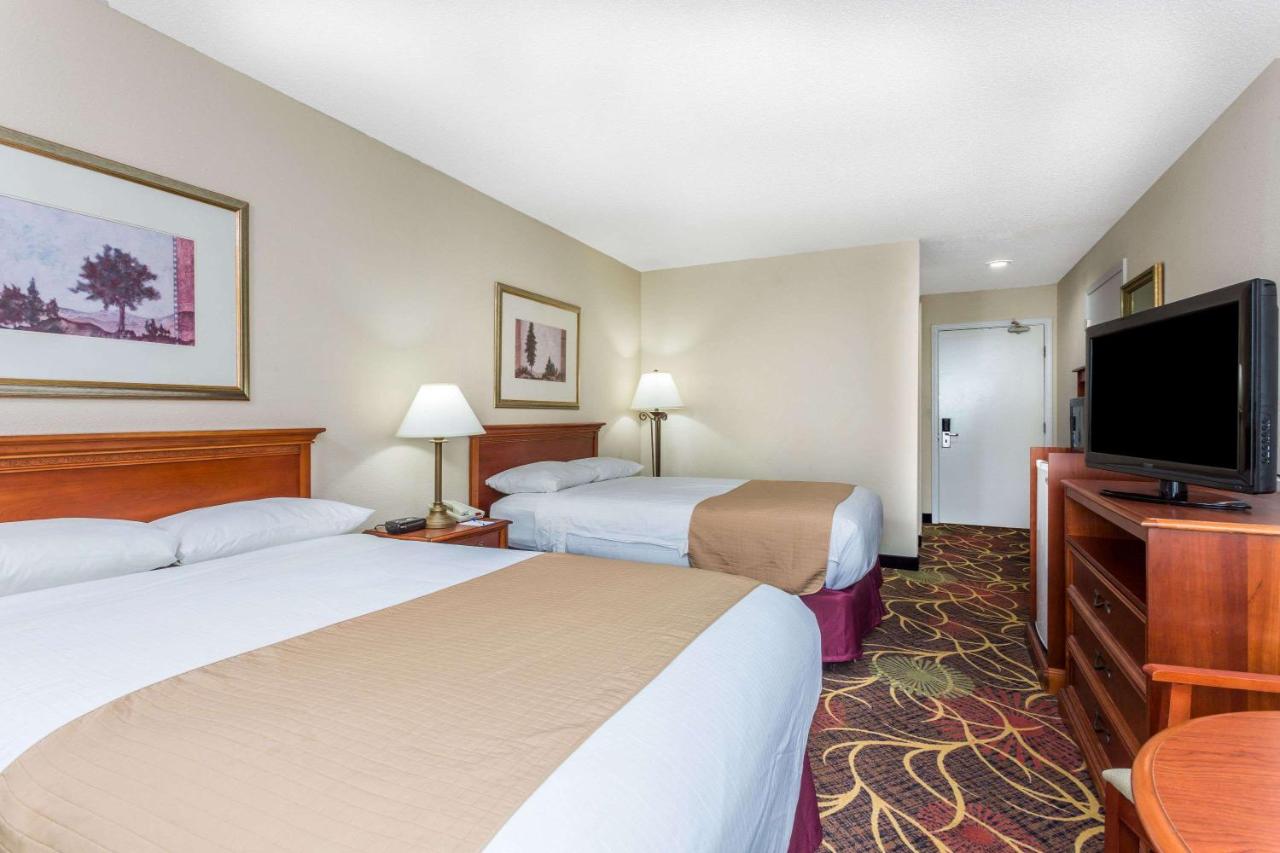 Studio Suite with Two Double Beds - Non-Smoking at Baymont by Wyndham Cornelia