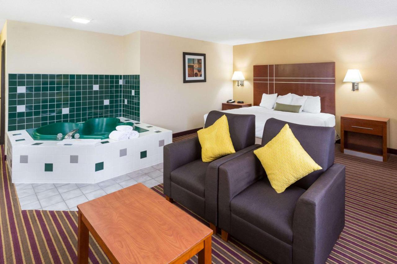 King Studio Suite - Non-Smoking at Baymont by Wyndham Bowling Green
