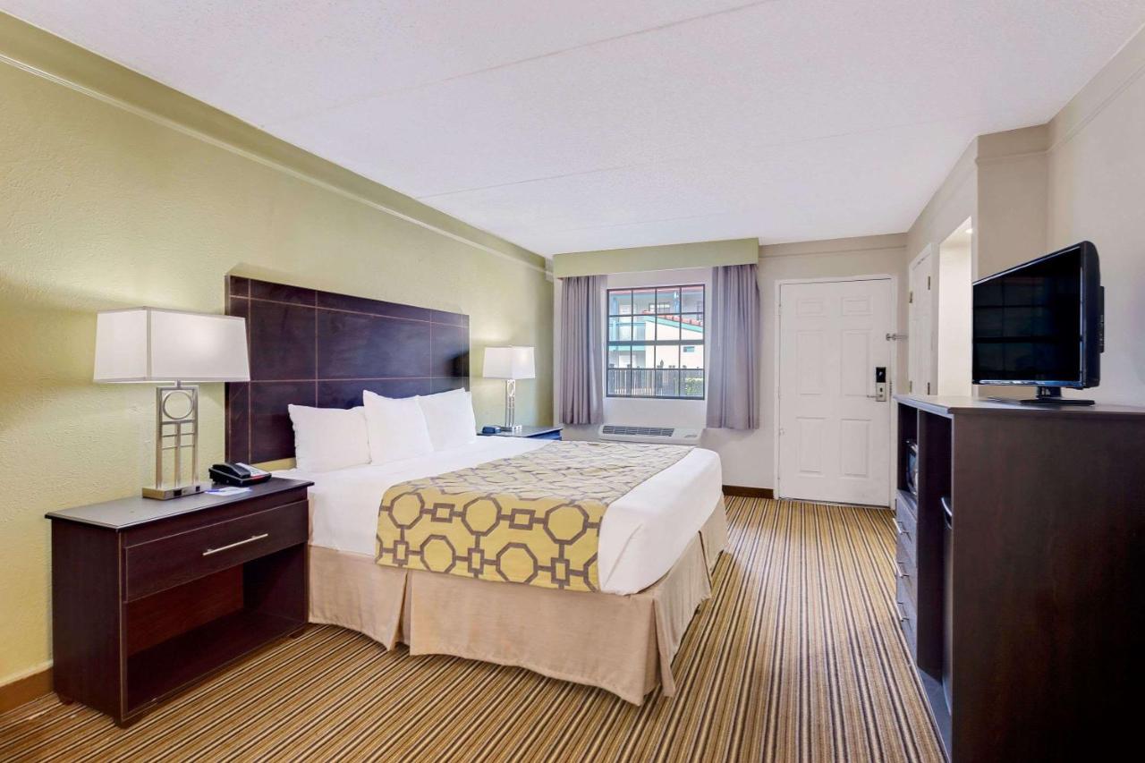 King Room - Non-Smoking at Baymont by Wyndham Jacksonville Orange Park