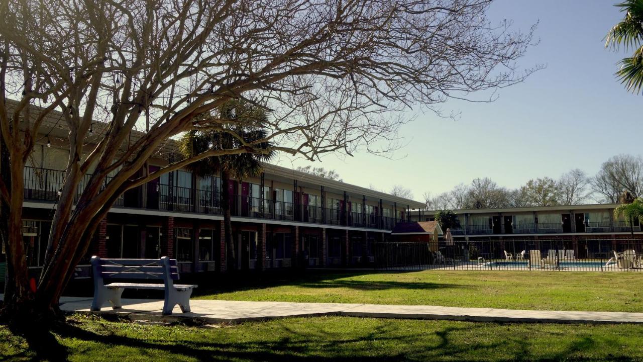 | Baton Rouge West Inn