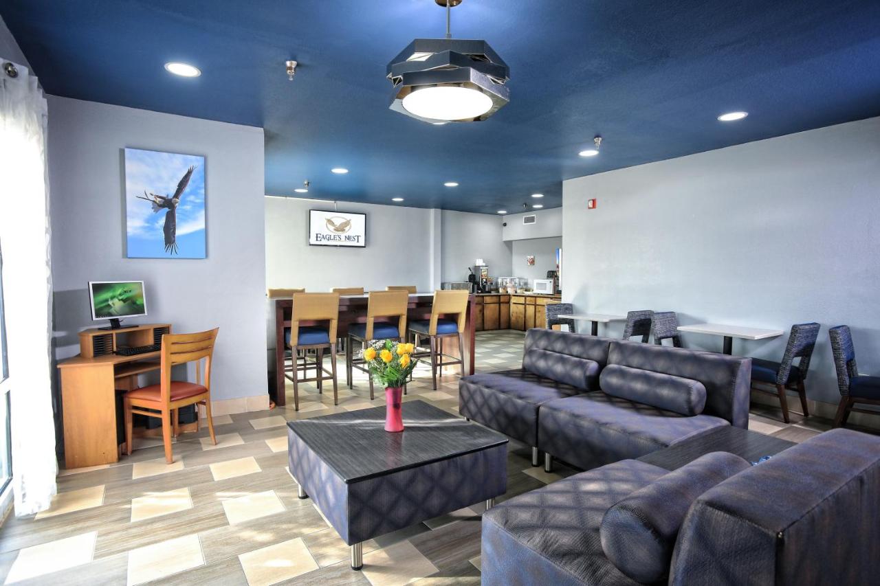 King Studio with Sofa Bed at Eagles Nest Inn