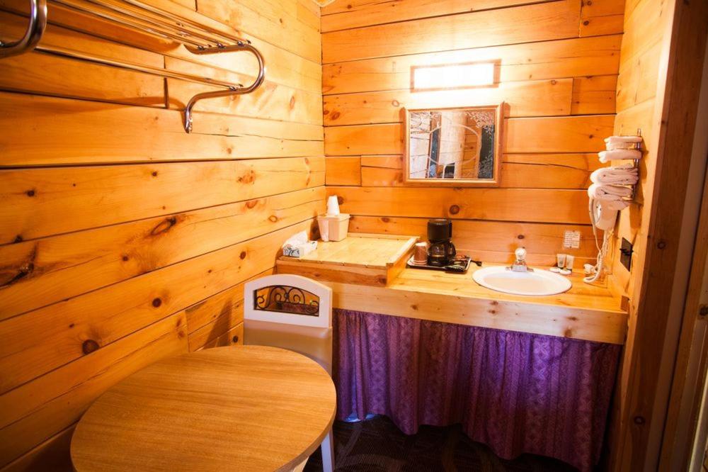 | Bryce Gateway inn Cabins