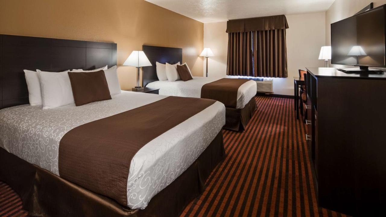 Queen Room with Two Queen Beds - Non-Smoking at Best Western Salinas Valley Inn & Suites