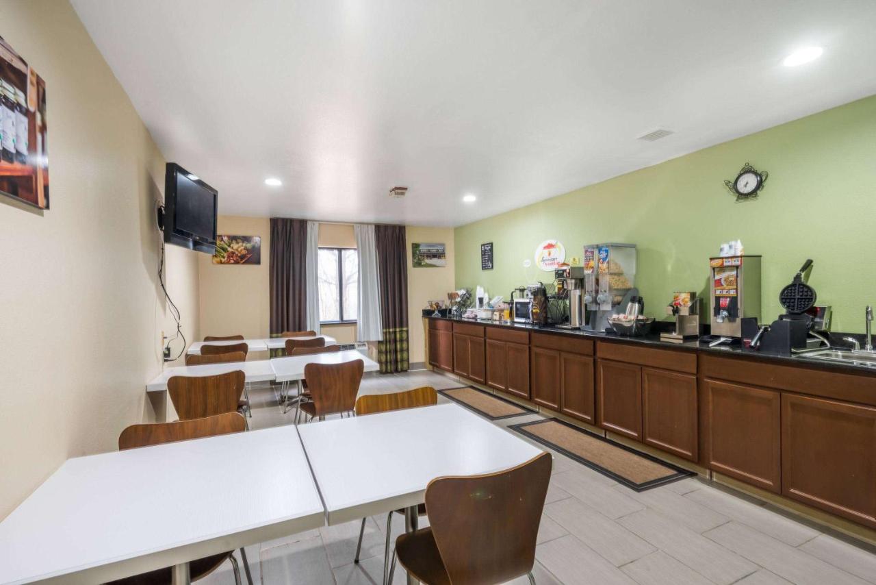 | Super 8 by Wyndham Munfordville KY