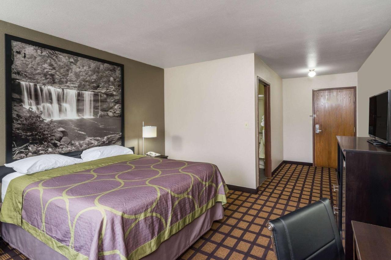 | Super 8 by Wyndham Munfordville KY