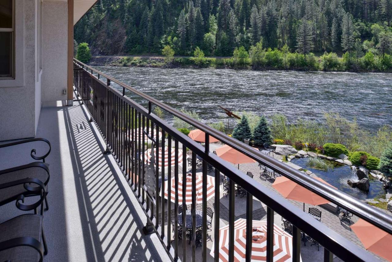 King Suite with River View at Best Western Lodge At River's Edge