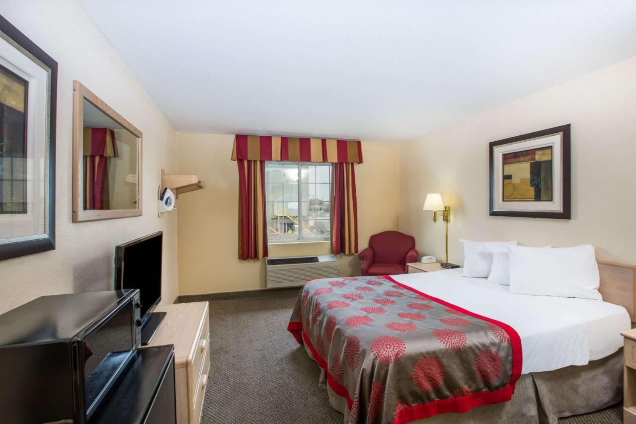 King Room - Mobility Access/Non-Smoking at Ramada by Wyndham Sioux Falls