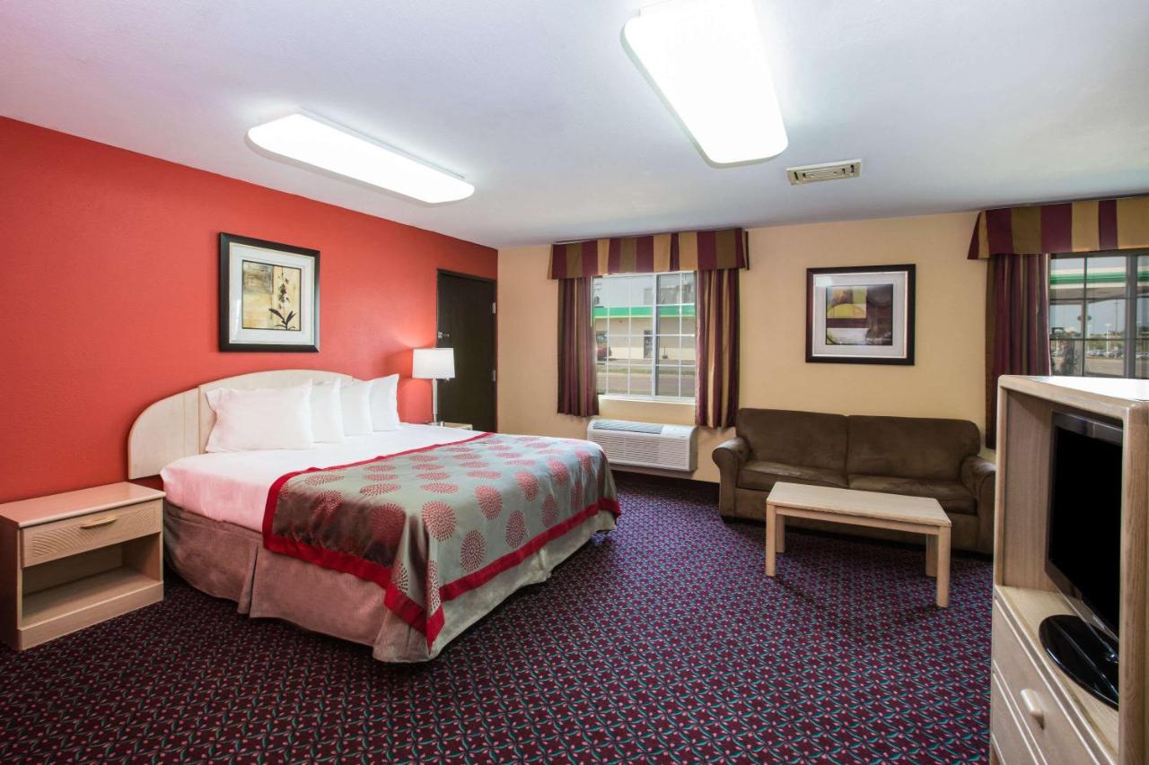 King Studio Suite - Non-Smoking at Ramada by Wyndham Sioux Falls