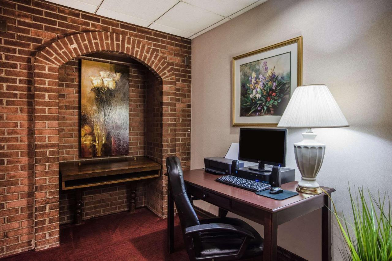  | Ramada by Wyndham Ligonier