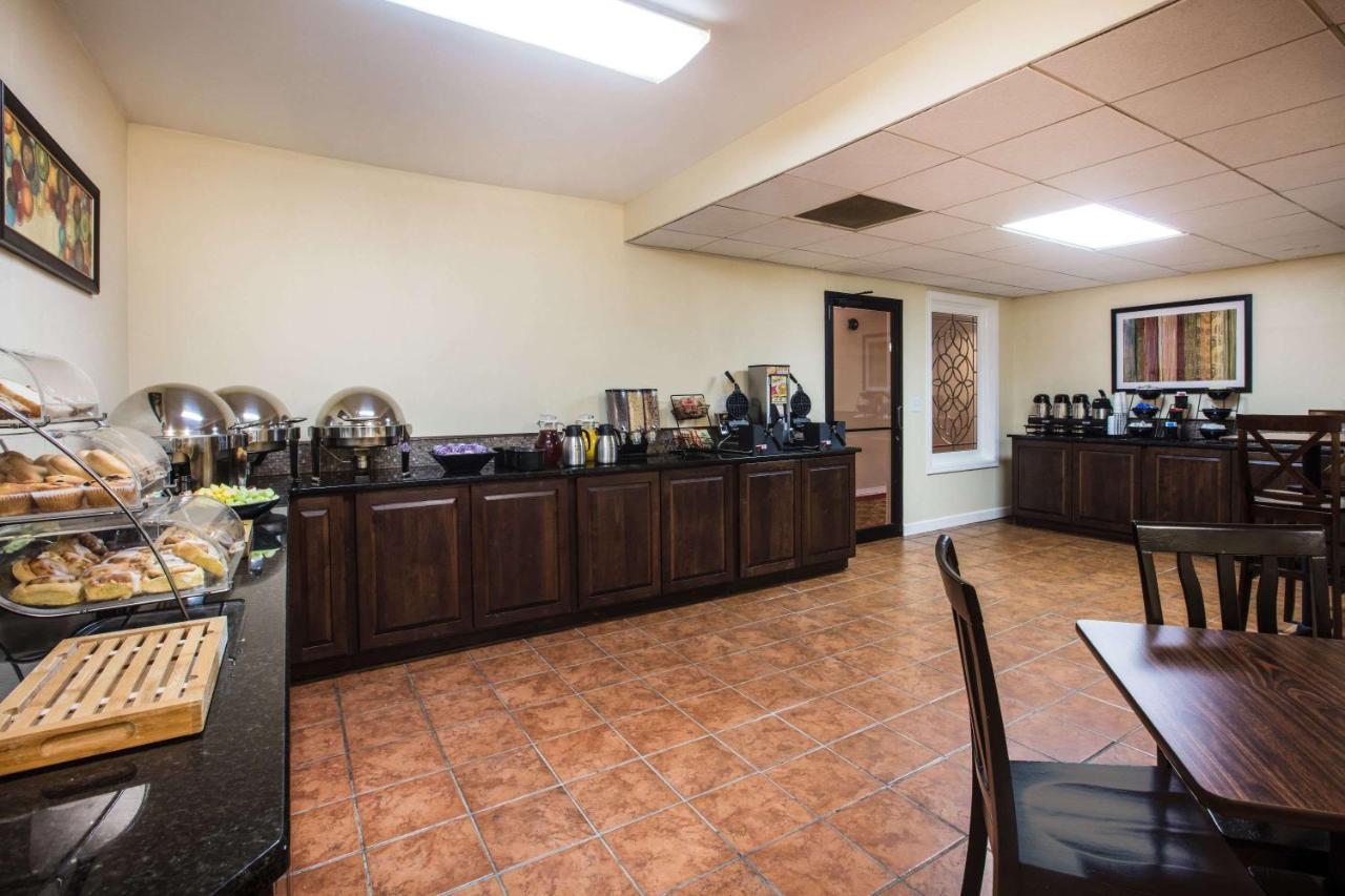  | Ramada by Wyndham Ligonier