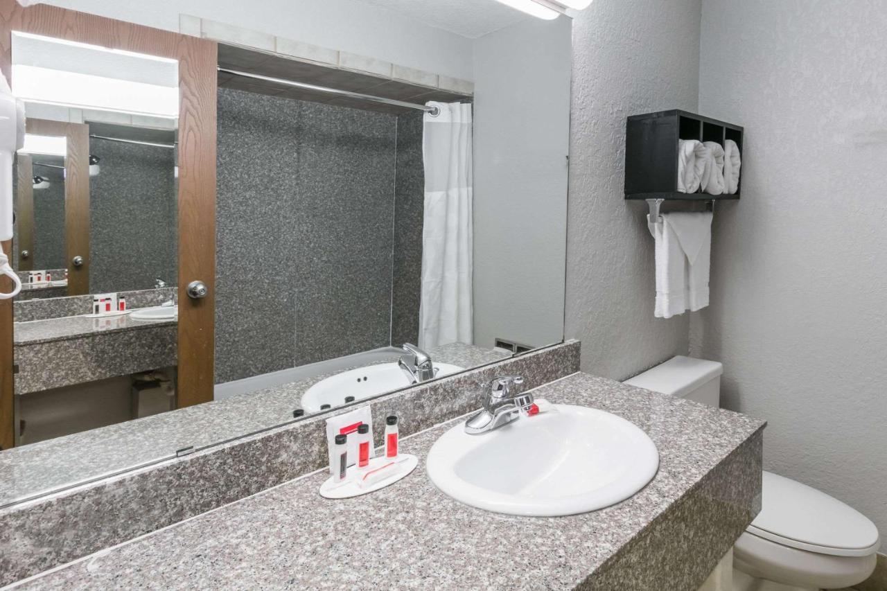 Deluxe King Room - Non-Smoking at Ramada by Wyndham Oklahoma City Airport North