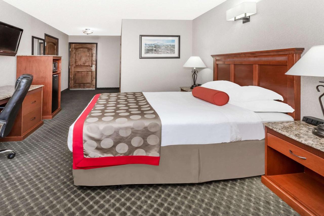 Queen Room - Mobility Access/Non-Smoking at Ramada by Wyndham Frisco