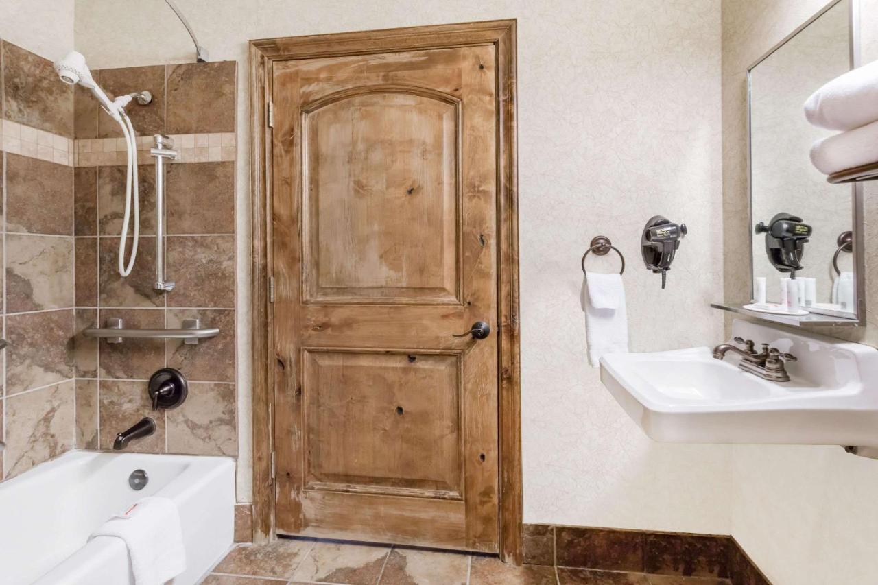 Queen Room - Mobility Access/Non-Smoking at Ramada by Wyndham Frisco