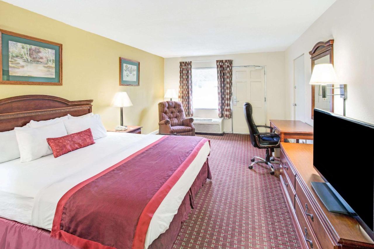 King Room - Mobility Access/Non-Smoking at Ramada by Wyndham Walterboro