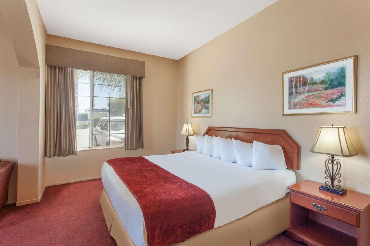 | Ramada by Wyndham Fresno Northwest