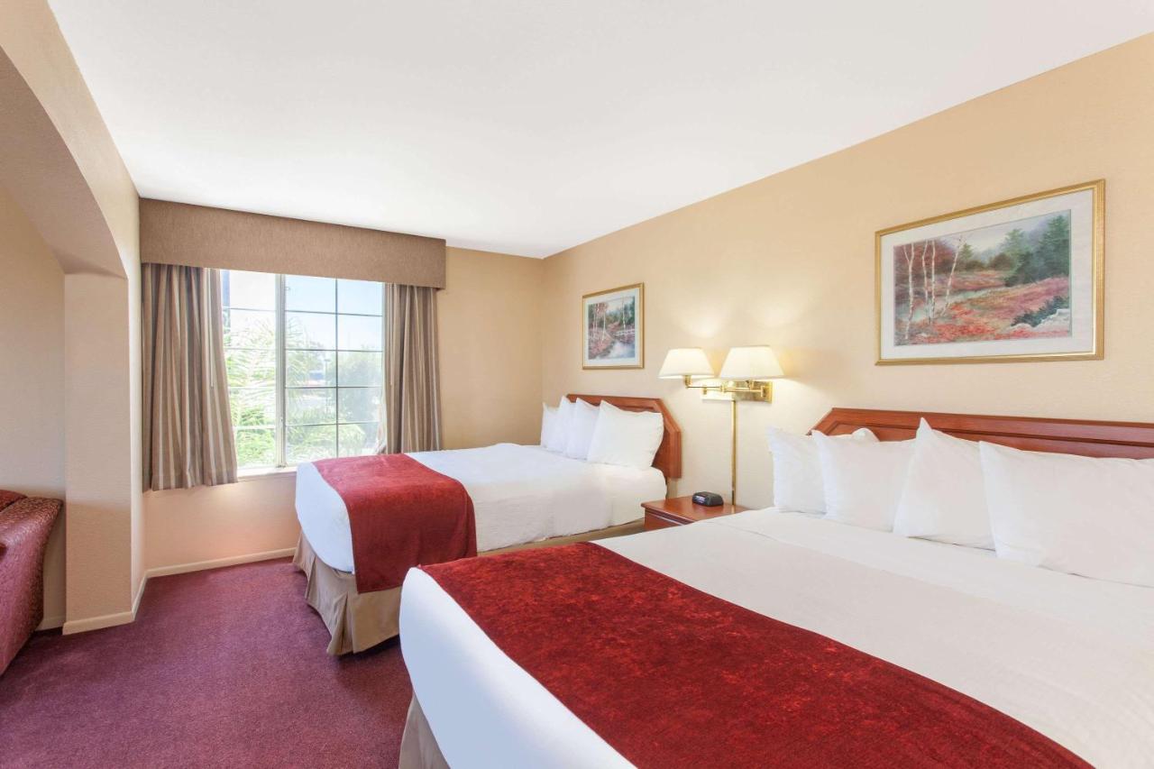 | Ramada by Wyndham Fresno Northwest