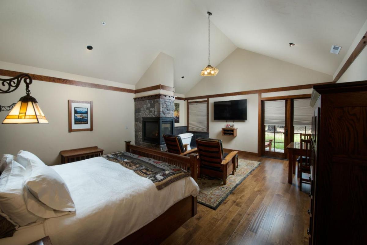  | FivePine Lodge
