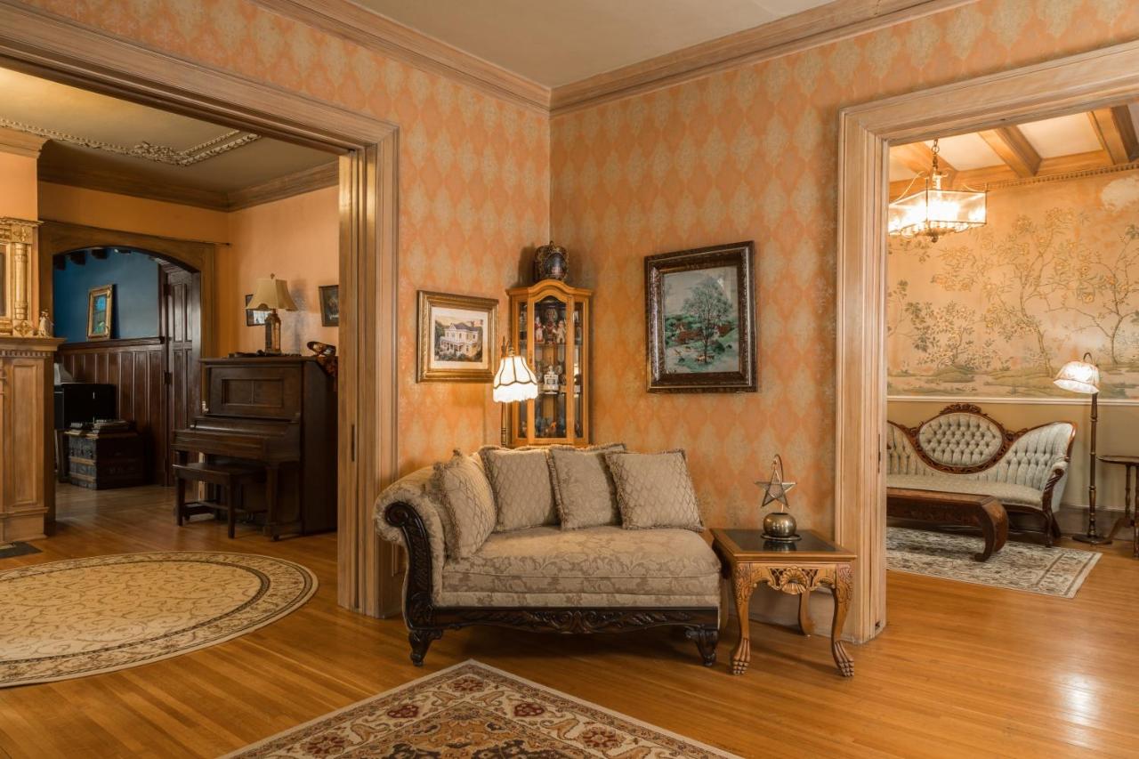 | Ringling House Bed & Breakfast