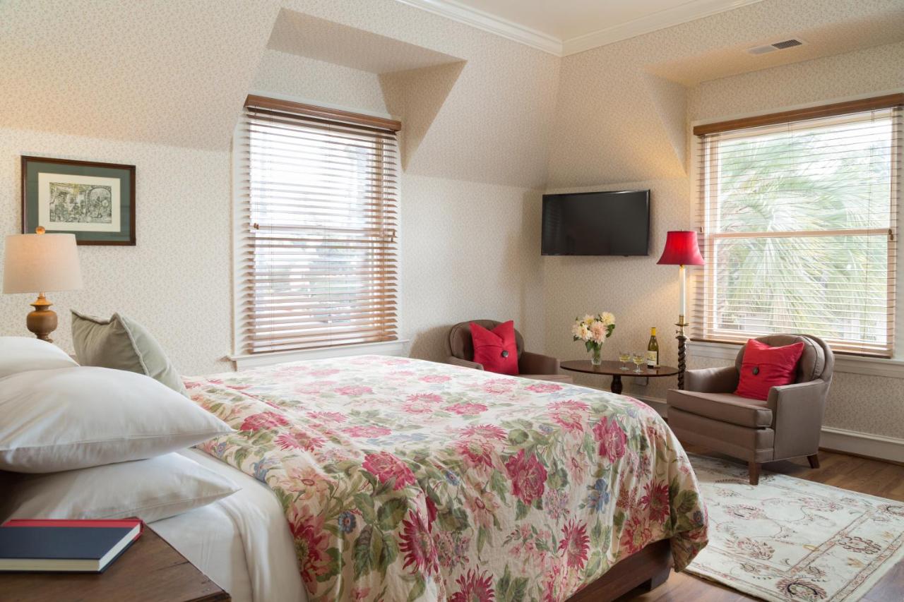 | Cheshire Cat Inn & Cottages