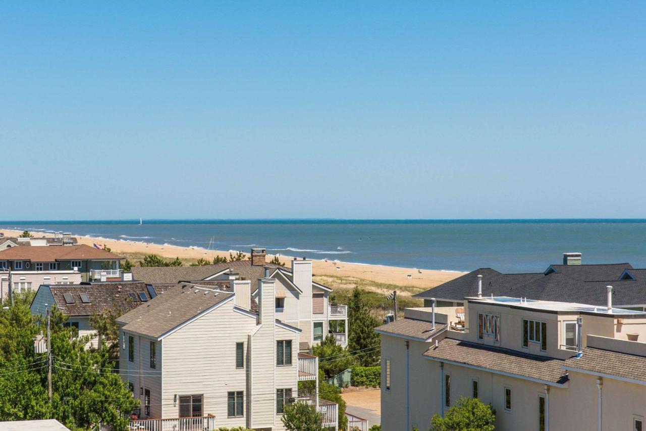 Coastal Two Bedroom Suite 1 King Bed, 2 Queens Bed, Sofa Bed at Wyndham Virginia Beach Oceanfront