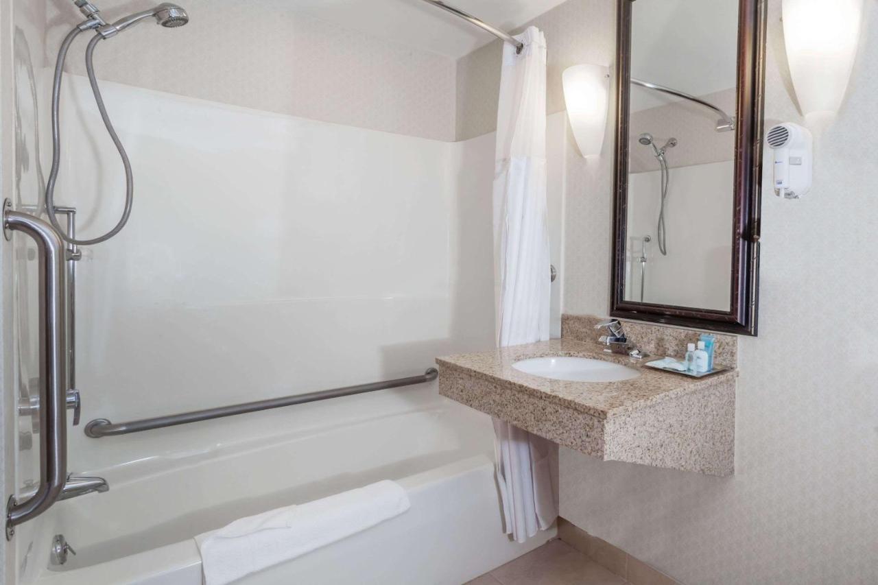 King Room - Mobility Access/Non-Smoking at Wyndham Southbury