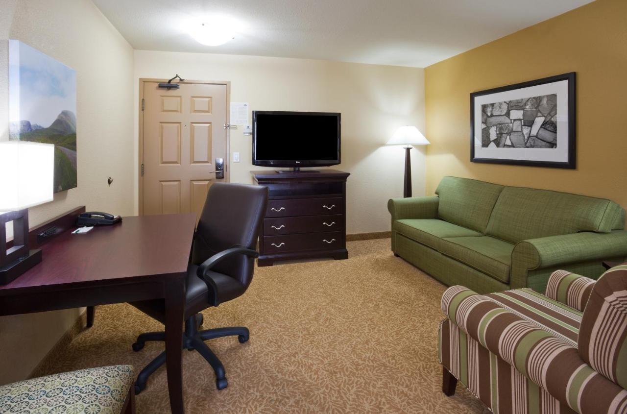 Queen Room with Two Queen Beds at Country Inn & Suites by Radisson, Minot, ND