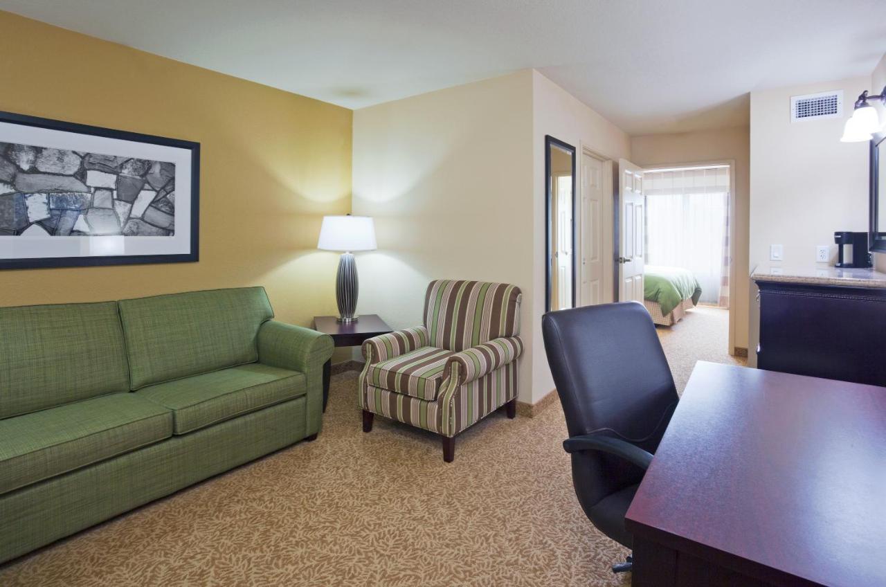 One-Bedroom King Suite at Country Inn & Suites by Radisson, Minot, ND