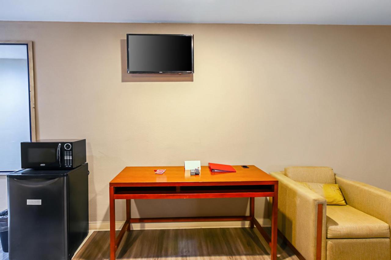 King Room - Non-Smoking at Econo Lodge San Bernardino I-215