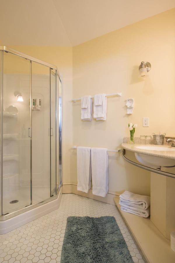 | Mira Monte Inn & Suites