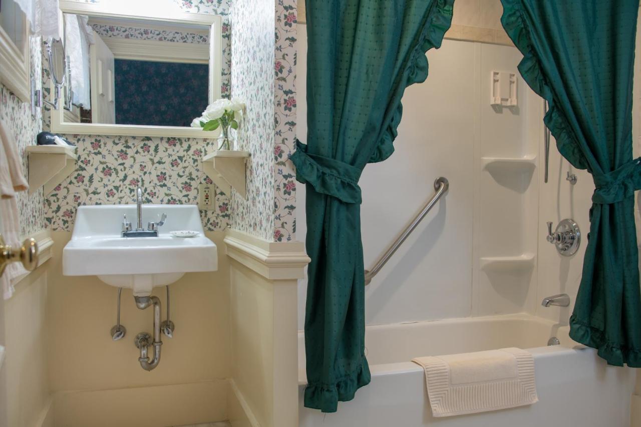 | Mira Monte Inn & Suites