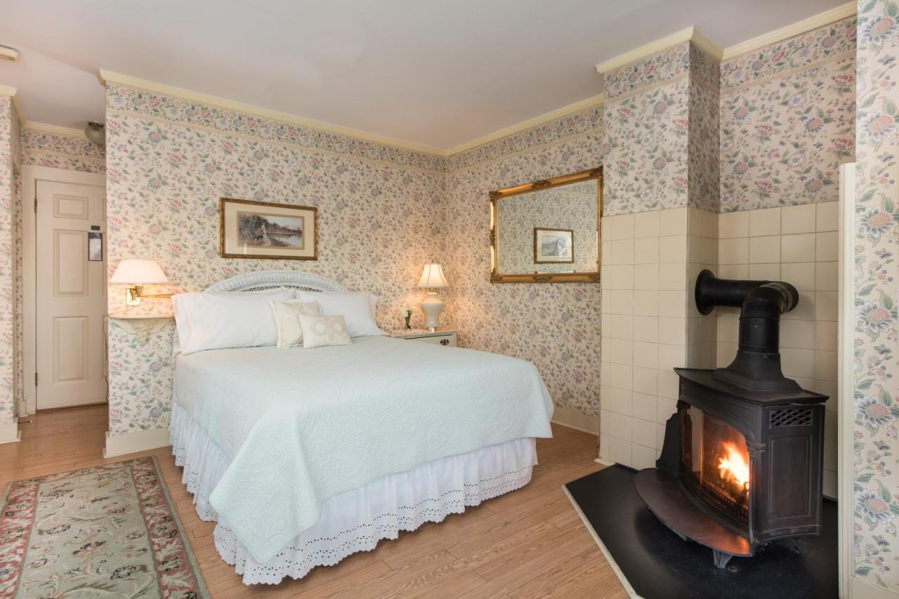 | Mira Monte Inn & Suites